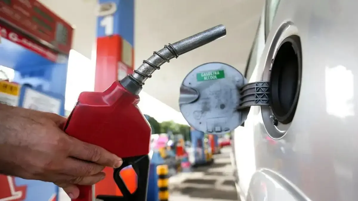 Petrobras sobe preço da gasolina para distribuidoras, mas com efeito menor para consumidor