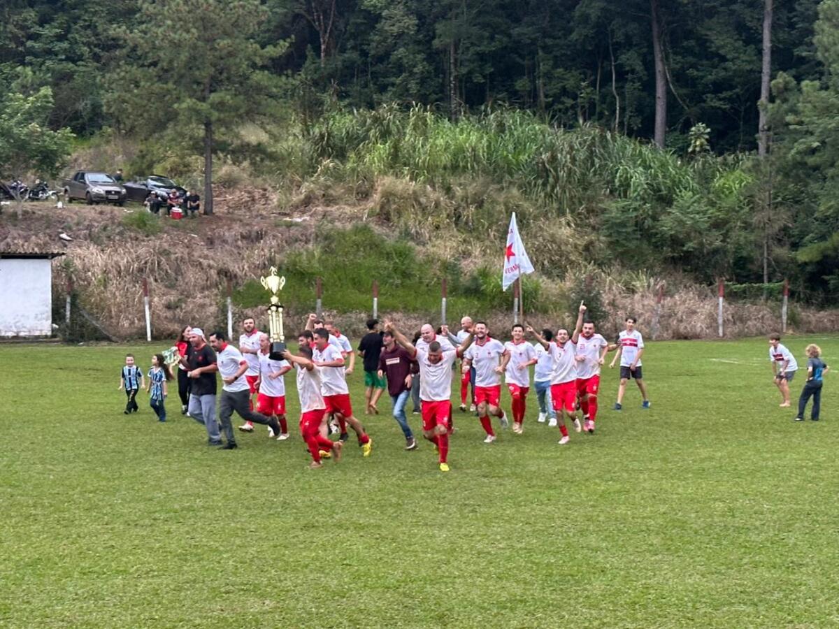 Estrela Vermelha vence Barriga Verde e conquista título municipal aspirante em Bandeirante