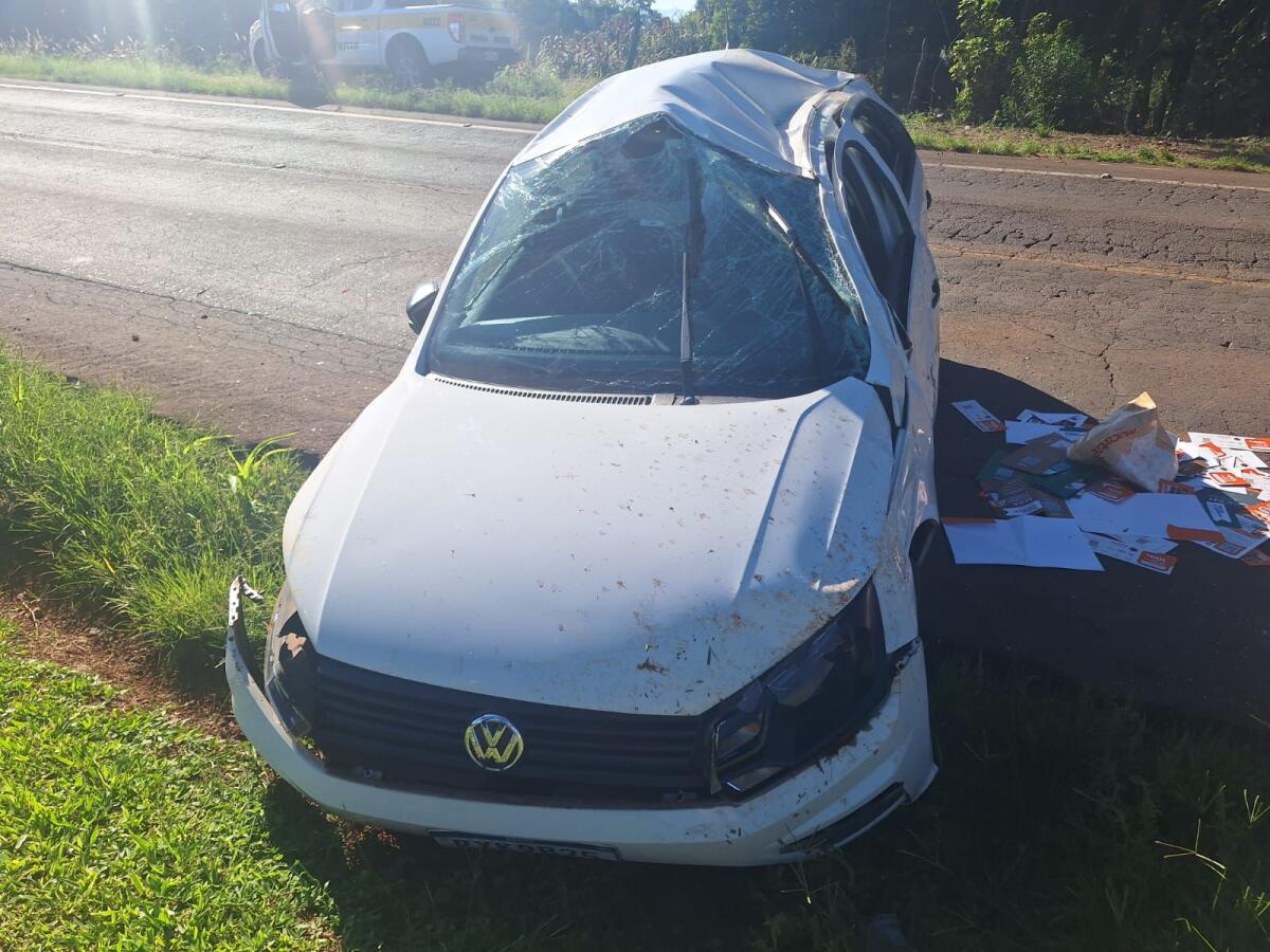 Carro capota na SC-163 em Descanso e deixa motorista ferida
