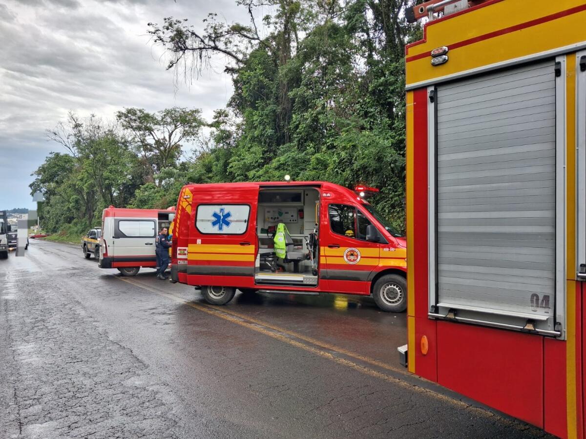 Motociclista fica ferido em colisão com caminhão na BR-282, em Maravilha