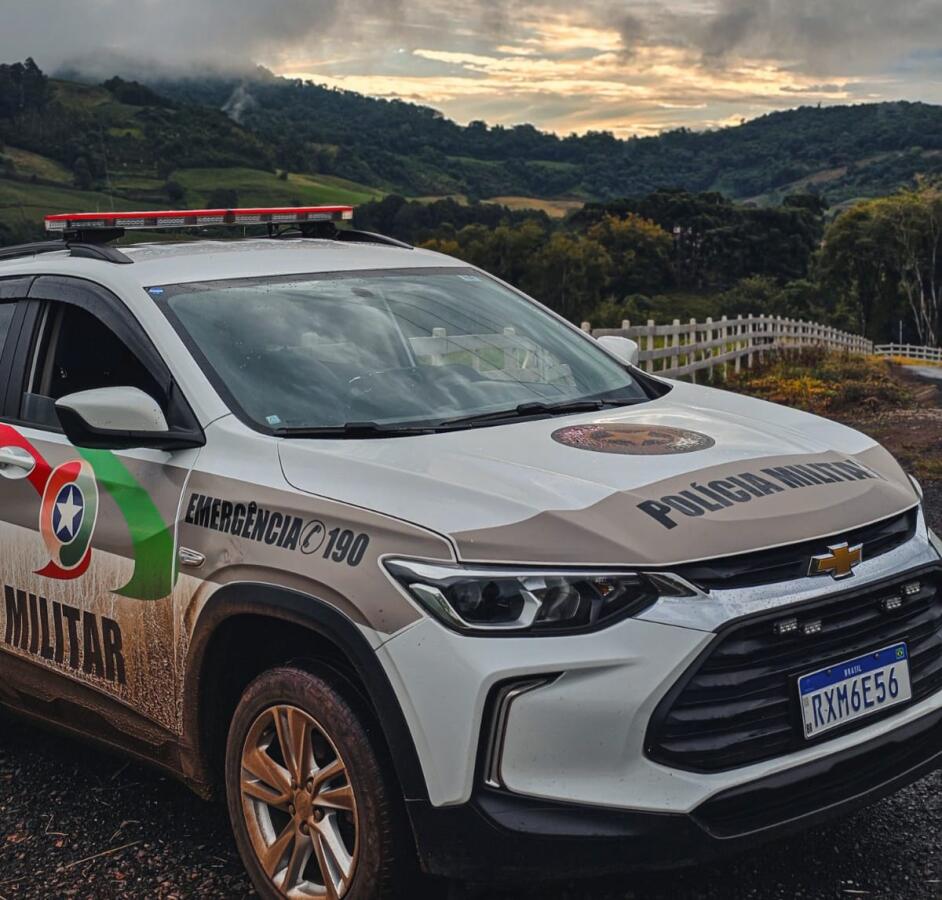 Motociclista foge da PM e bate contra muro e árvore em Guarujá do Sul