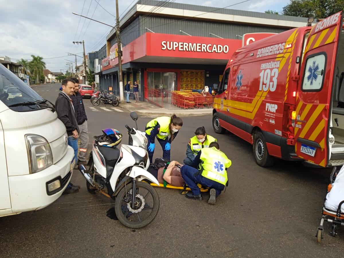 Colisão entre caminhão e motocicleta deixa mulher ferida em São Carlos