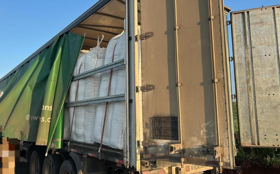 PM apreende carga suspeita de contrabando na BR-163, em Dionísio Cerqueira