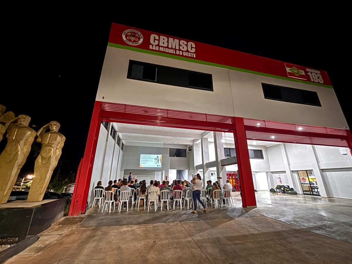 Bombeiros orientam famílias sobre prevenção de engasgamento de bebês em São Miguel do Oeste