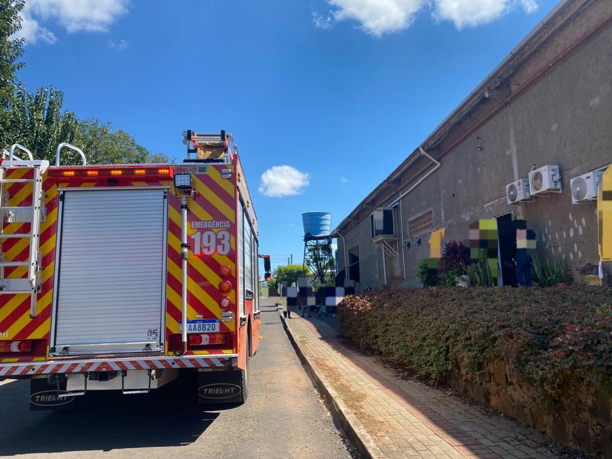Bombeiros atendem princípio de incêndio em barracão em Maravilha