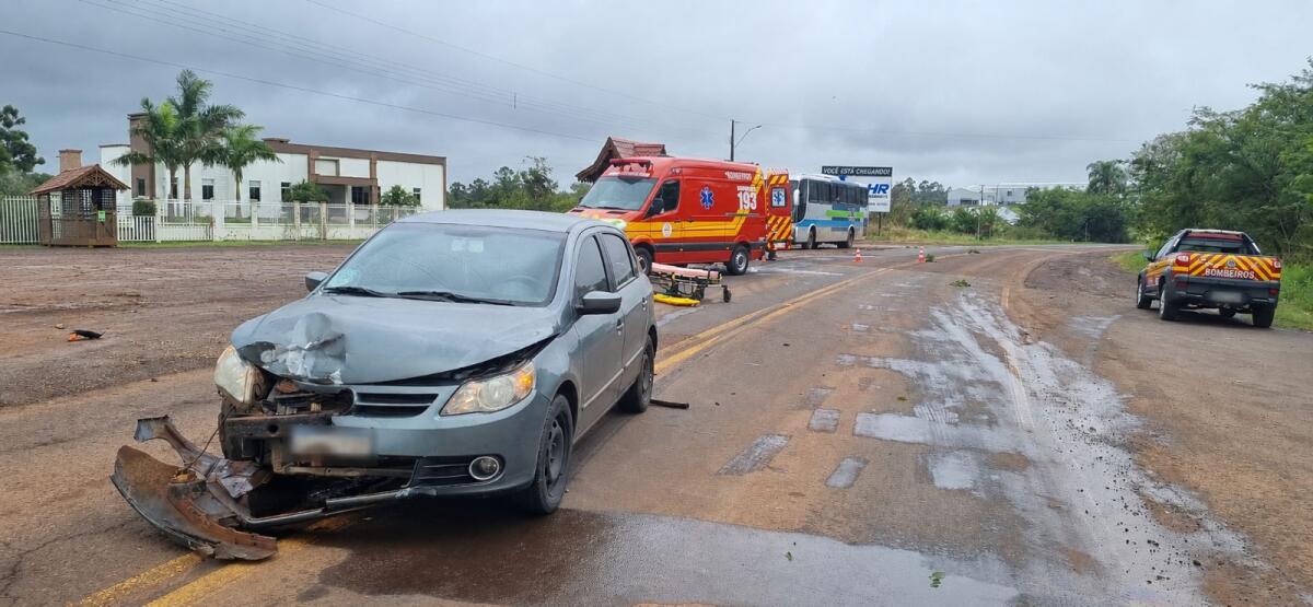 Motociclista fica ferido em colisão com carro na SC-163 em São João do Oeste