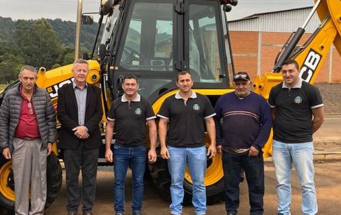 Secretarias de Saltinho recebem novos equipamentos