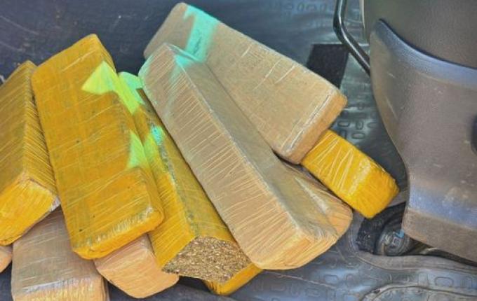 PM apreende 8 kg de drogas e prende cinco pessoas em SMO
