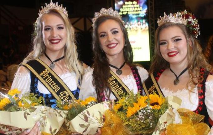 Gabriela, Emanuely e Stéfany são as soberanas da 47ª Oktoberfest