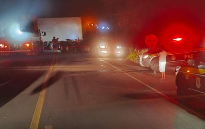 Após acidente grave, BR-282 segue bloqueada entre SMO e Maravilha