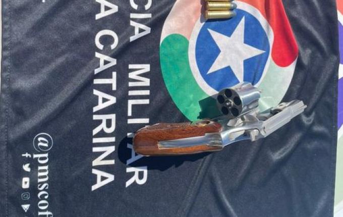 Homem com mandado de prisão por roubo é preso pela PM em Dionísio Cerqueira