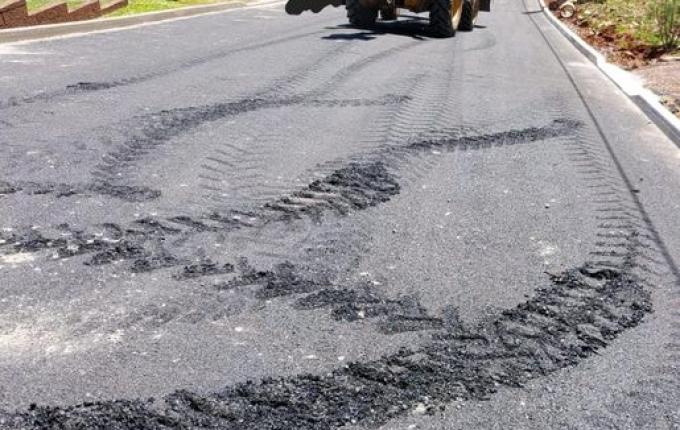 Prefeitura emite nota de repúdio por danos em asfalto