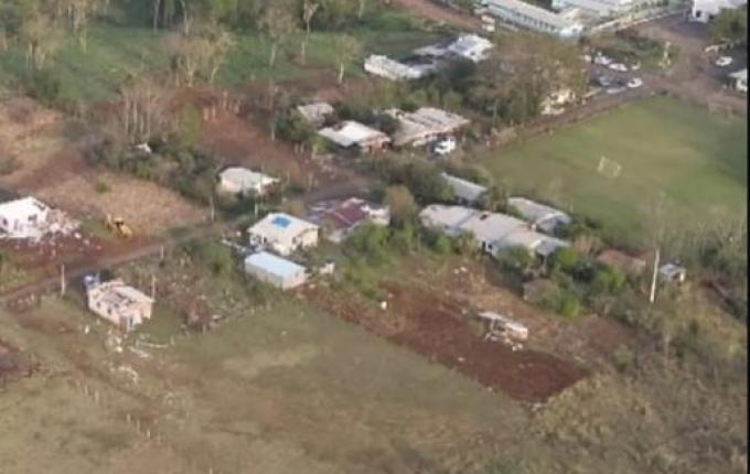 Barra Bonita decreta emergência após tornado danificar 50 imóveis