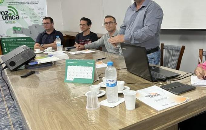 Cartilha Voz Única é entregue para candidatos a prefeito de Campo Erê