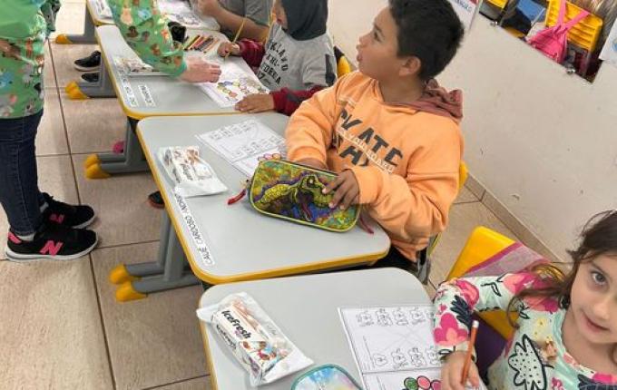 Ação de saúde leva aprendizado e kits de escovação para estudantes em Guarujá do Sul