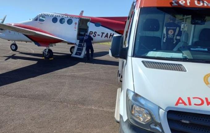 Criança vítima de queimadura é transferida de avião à Florianópolis