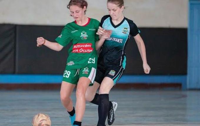 Futsal JONI GOOL realiza primeiro jogo feminino de sua história