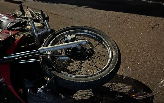 Colisão entre carro e moto deixa homem ferido na Willy Barth, em SMOeste