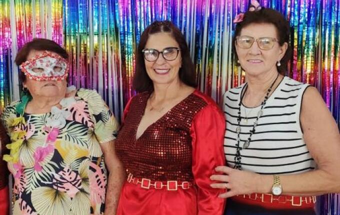 Carnaval da Melhor Idade anima tarde no Centro dos Idosos de São José do Cedro