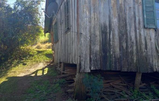 Lions Clube de Guarujá do Sul lança campanha para ajudar idosa com casa interditada
