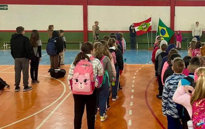 Polícia Militar inicia atividades da Semana da Pátria em colégios de SMOeste