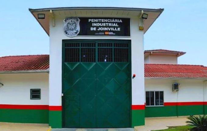 Justiça determina soltura de presos por conta de superlotação em Joinville