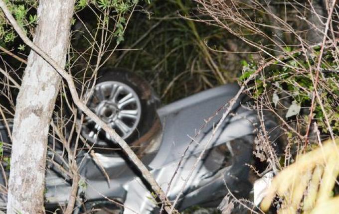VÍDEO: Adolescente foge de abordagem policial e cai de ribanceira em SMOeste