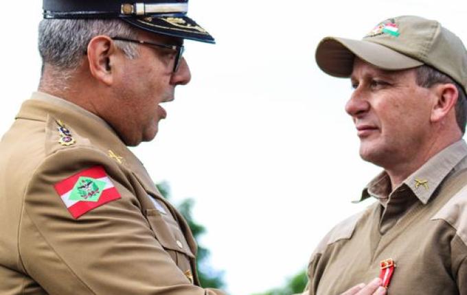 Policial Militar da região recebe a 2ª mais importante medalha da PMSC