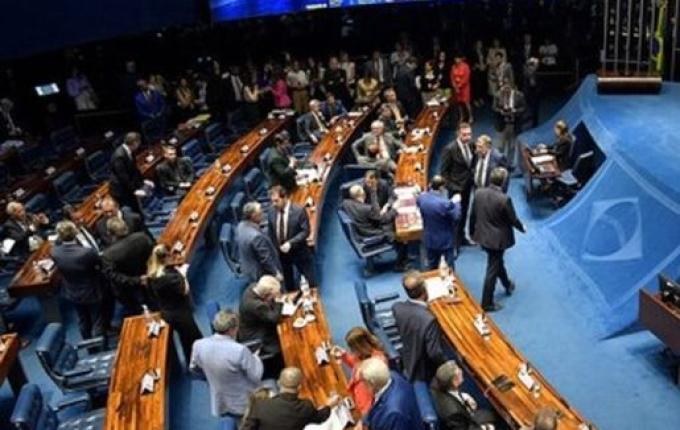 Senado aprova PEC que limita decisões individuais do STF