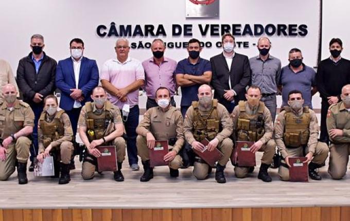 Moção presta homenagem a policiais que evitaram suicídio em SMOeste