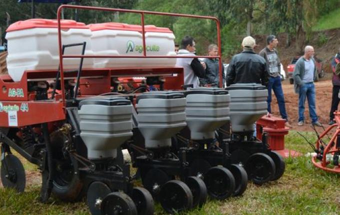 Governo municipal repassa equipamentos para patrulha agrícola