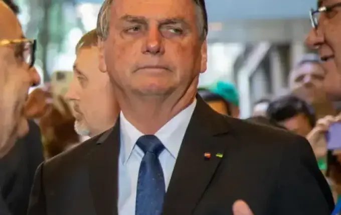 Jair Bolsonaro é hospitalizado nos Estados Unidos com dores abdominais
