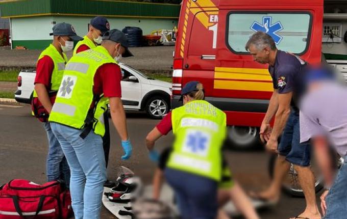 Colisão lateral deixa motociclista ferida em São Miguel do Oeste