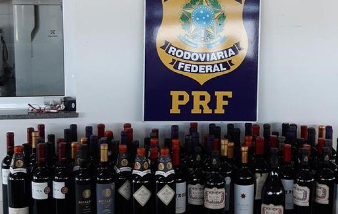 PRF apreende 90 garrafas de vinho argentino em Guaraciaba