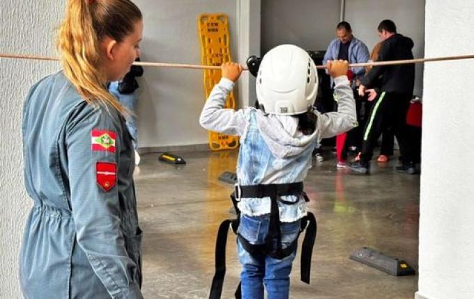 Corpo de Bombeiros de São Miguel do Oeste abre as portas no Dia das Crianças