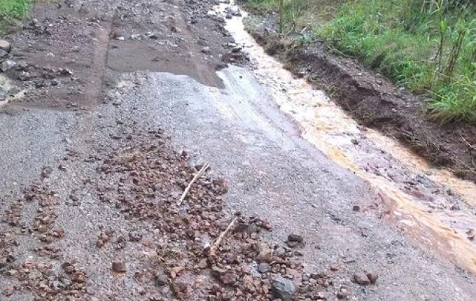 Fortes chuvas causam danos em estradas no interior de Iporã do Oeste