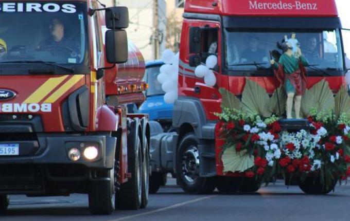 Festa do Colono e Motorista reúne centenas de veículos em SMOeste