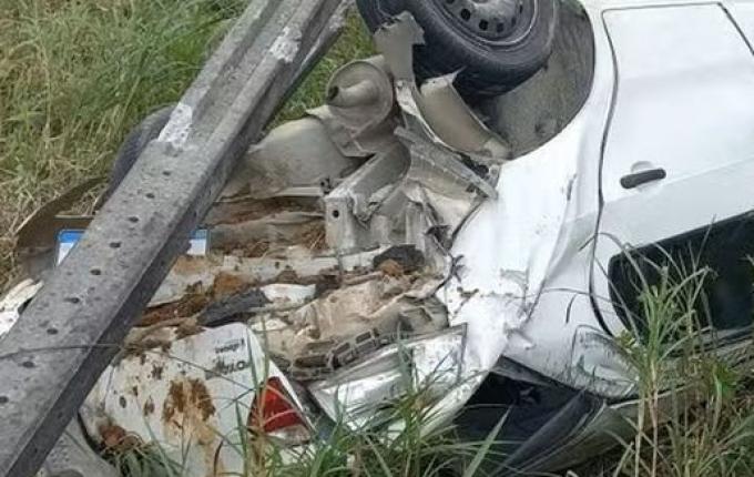 Família sofre acidente, avó morre e neto é consolado por bombeiro em SC