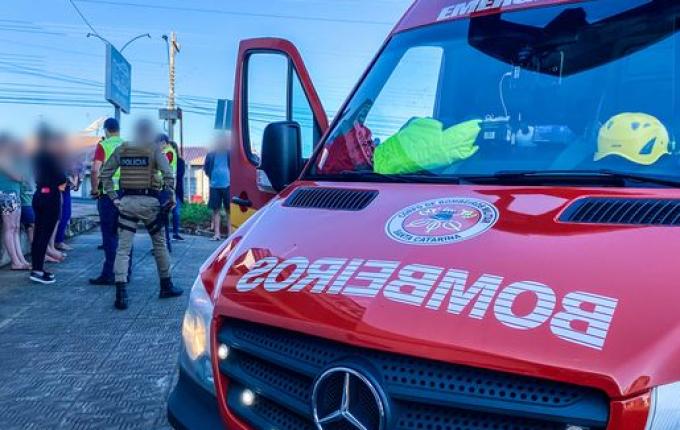 Criança cai de carro em movimento em São Miguel do Oeste