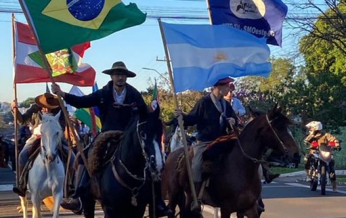 Cavalarianos saem de SMO rumo à Argentina na 2ª Cavalgada Internacional da Cultura Gaúcha