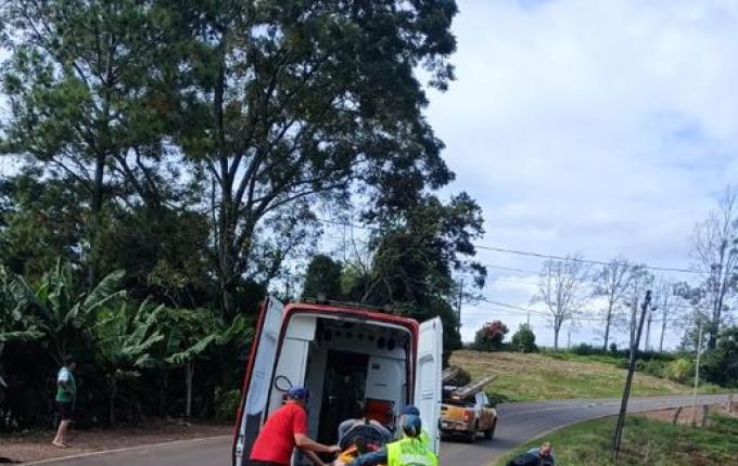 Mulher grávida sofre ferimentos em acidente de moto