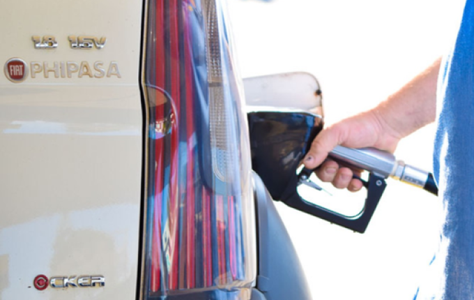 Preço do diesel para o consumidor volta a cair após redução nas refinarias