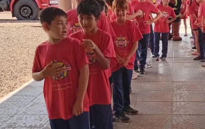 Bombeiro Mirim forma 46 alunos em São Bernardino