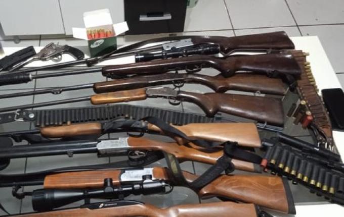 Seis pessoas são presas em operação que investiga a venda ilegal de armas de fogo