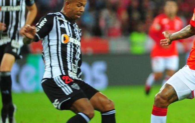 Inter naufraga no 2º tempo e perde por 2 a 0 para o Atlético-MG