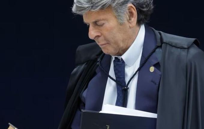 Fux vota por ‘incompetência’ do STF para julgar ação penal e alfineta Gilmar Mendes