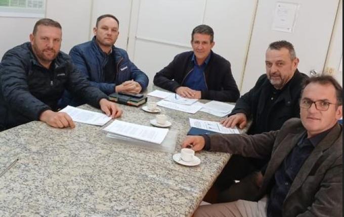 Associações debatem biosseguridade nas granjas de aves