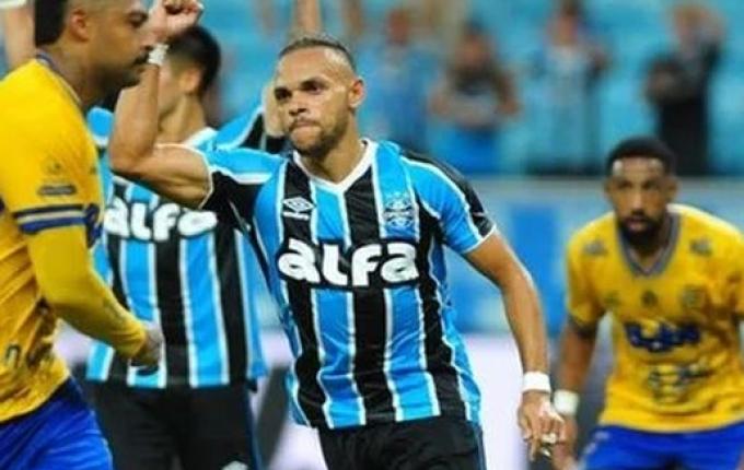 Grêmio atropela Pelotas e encaminha vaga para a semifinal do Gauchão
