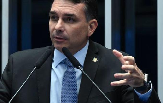Aliados avaliam que carta de Bolsonaro “oficializa de vez” nome de Flávio à Presidência
