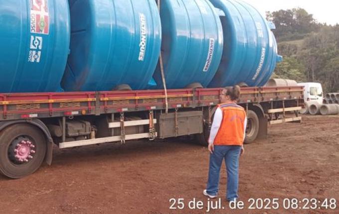 Tunápolis recebe dez caixas d’água para prevenir estiagem